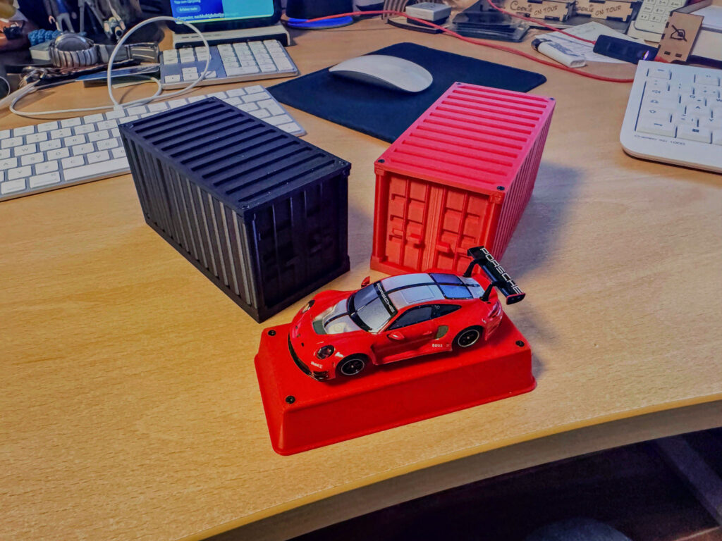 Ladestation und Schutzcontainer